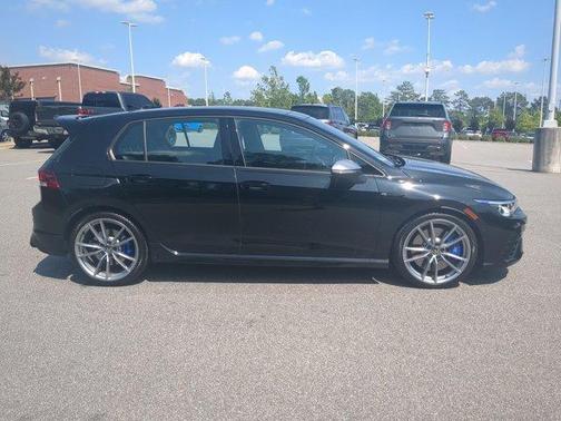 Mythos Black Metallic 2024 Volkswagen Golf R 2.0T