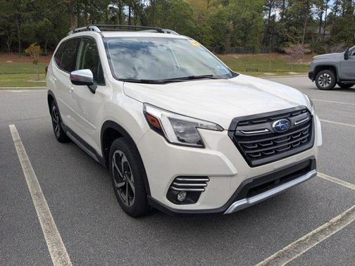 Crystal White Pearl 2023 Subaru Forester Touring