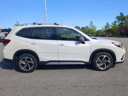 Crystal White Pearl 2023 Subaru Forester Touring