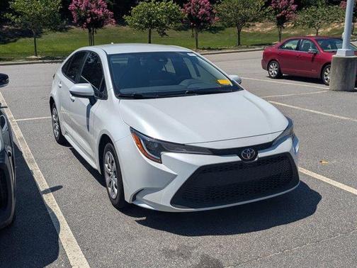 Pearl 2022 Toyota Corolla LE