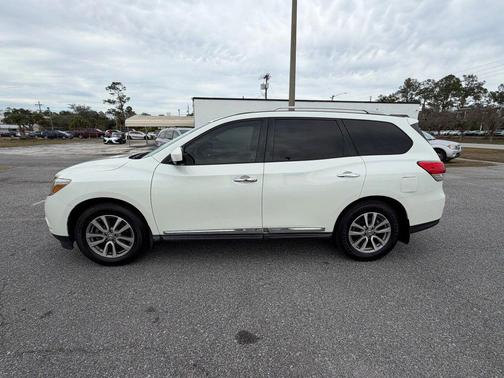 2016 Nissan Pathfinder SL