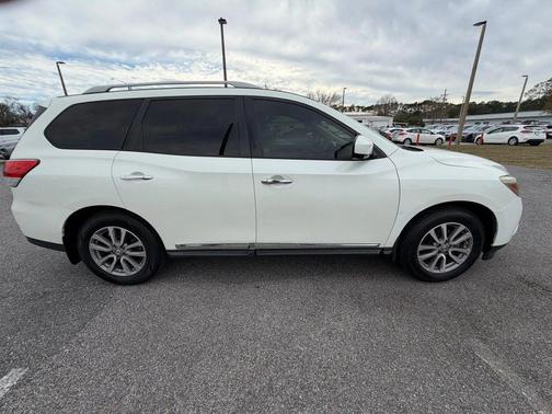 2016 Nissan Pathfinder SL