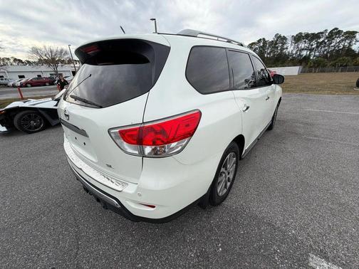 2016 Nissan Pathfinder SL