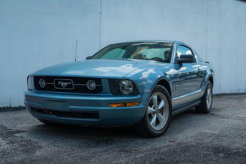 Blue 2007 Ford Mustang Deluxe