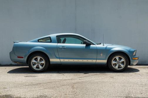 Blue 2007 Ford Mustang Deluxe