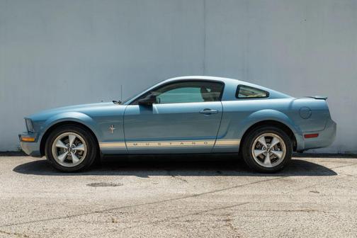 Blue 2007 Ford Mustang Deluxe
