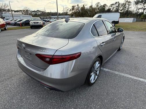 2017 Alfa Romeo Giulia Base