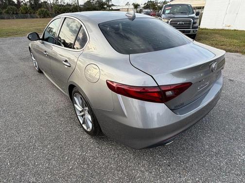 2017 Alfa Romeo Giulia Base