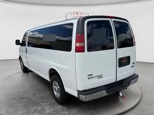 Summit White 2011 GMC Savana 3500 LT