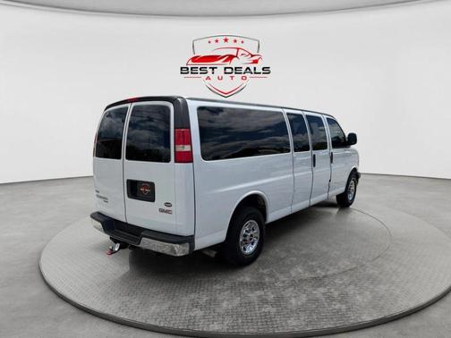 Summit White 2011 GMC Savana 3500 LT