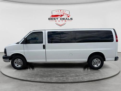 Summit White 2011 GMC Savana 3500 LT