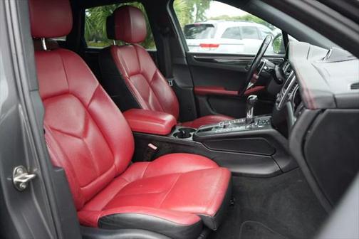 2015 Porsche Macan S