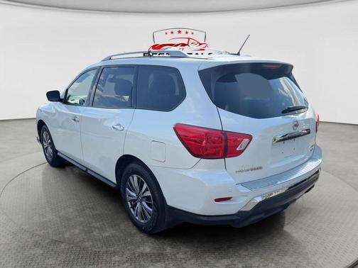 2018 Nissan Pathfinder SV