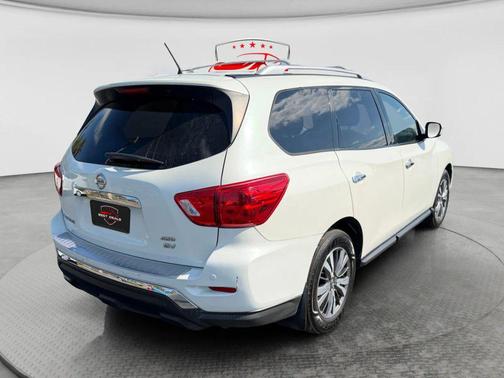 2018 Nissan Pathfinder SV