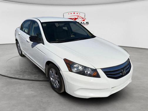 White 2011 Honda Accord SE