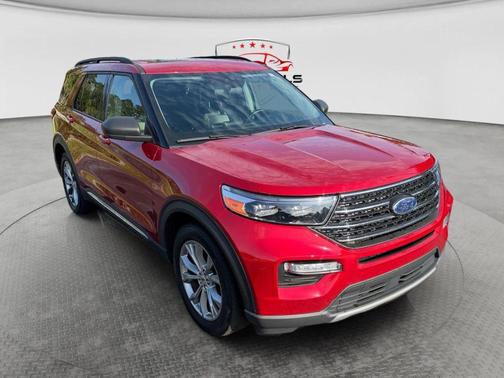 Rapid Red Metallic Tinted Clearcoat 2023 Ford Explorer XLT