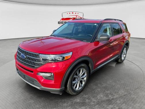 Rapid Red Metallic Tinted Clearcoat 2023 Ford Explorer XLT
