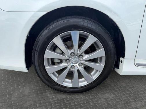 Blizzard Pearl 2011 Toyota Avalon Limited