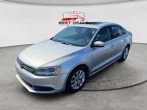 Silver 2014 Volkswagen Jetta Auto SE w/Connectivity