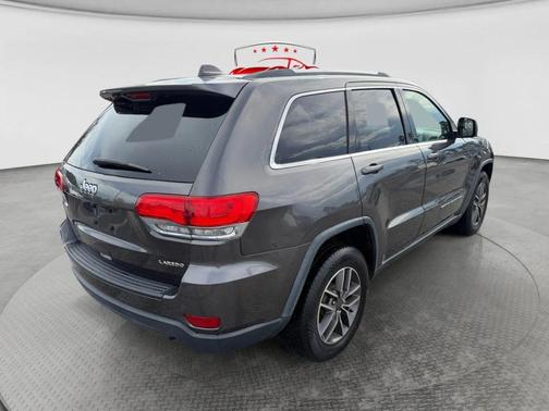 Granite Crystal Metallic Clearcoat 2019 Jeep Grand Cherokee Laredo