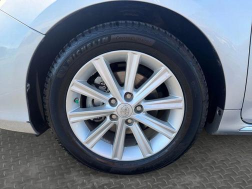 Classic Silver Metallic 2012 Toyota Camry XLE