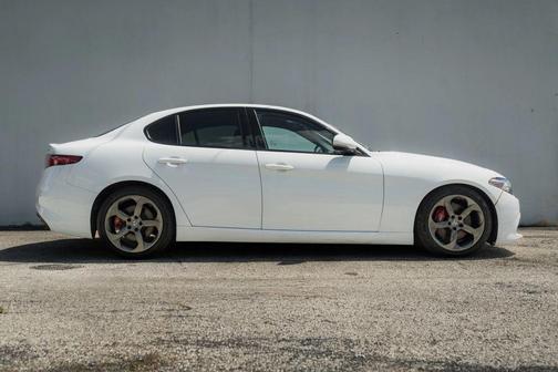 Alfa White 2019 Alfa Romeo Giulia Sport
