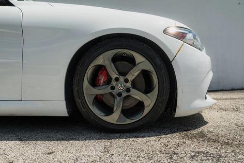 Alfa White 2019 Alfa Romeo Giulia Sport