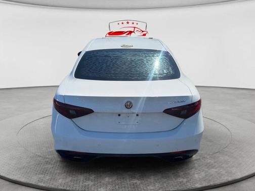 2019 Alfa Romeo Giulia Sport