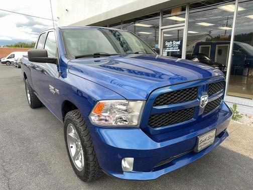 Brilliant Black Crystal Pearlcoat 2016 RAM 1500 Tradesman/Express