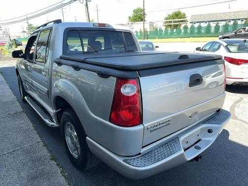Bright Silver Metallic 2005 Ford Explorer Sport Trac XLT