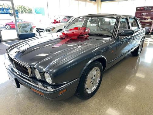1997 Jaguar XJ Base