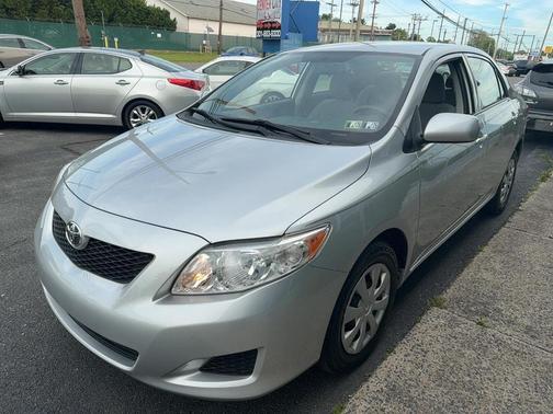 Bright Silver Metallic 2010 Toyota Corolla LE