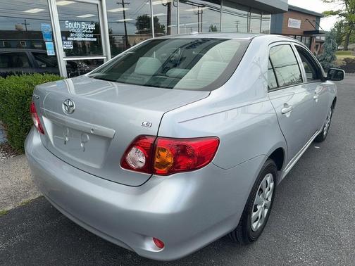 Bright Silver Metallic 2010 Toyota Corolla LE