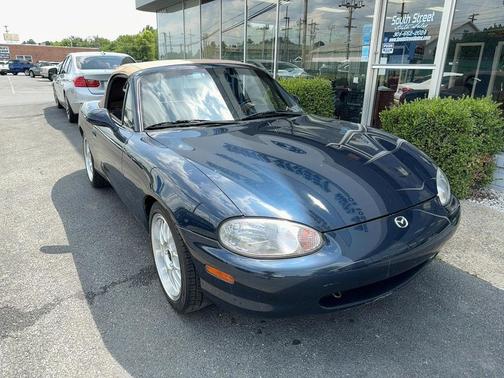 Dark Green 2000 Mazda MX-5 Miata LS