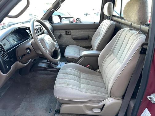 2000 Toyota Tacoma Base