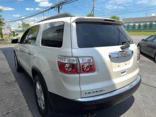 Pearl White 2008 GMC Acadia SLT-2