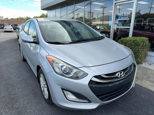 Bright Silver Metallic 2013 Hyundai Elantra GT Base