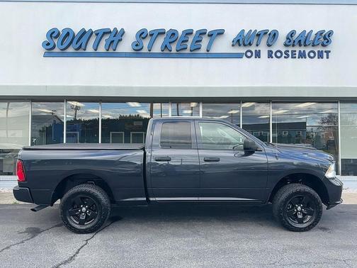 Brilliant Black Crystal Pearlcoat 2017 RAM 1500 Express