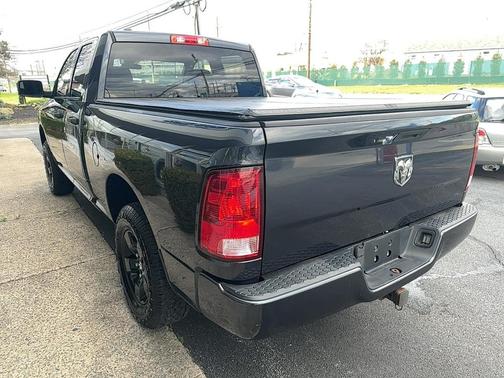 Brilliant Black Crystal Pearlcoat 2017 RAM 1500 Express