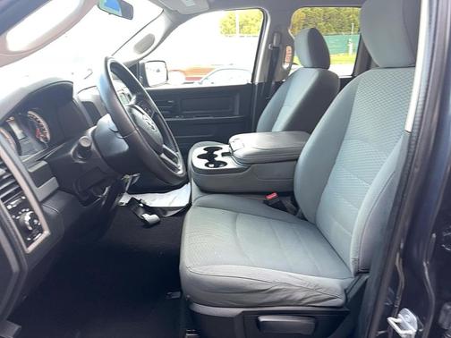 Brilliant Black Crystal Pearlcoat 2017 RAM 1500 Express