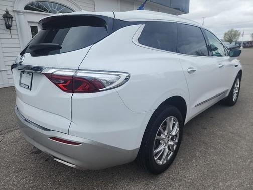 2022 Buick Enclave Essence