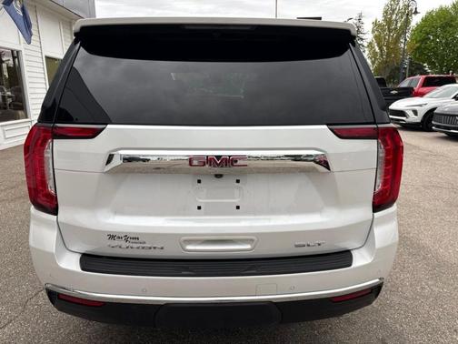 White Frost Tri-Coat 2021 GMC Yukon SLT