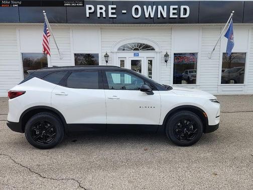 Iridescent Pearl Tricoat 2023 Chevrolet Blazer 2LT