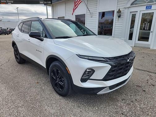 Iridescent Pearl Tricoat 2023 Chevrolet Blazer 2LT