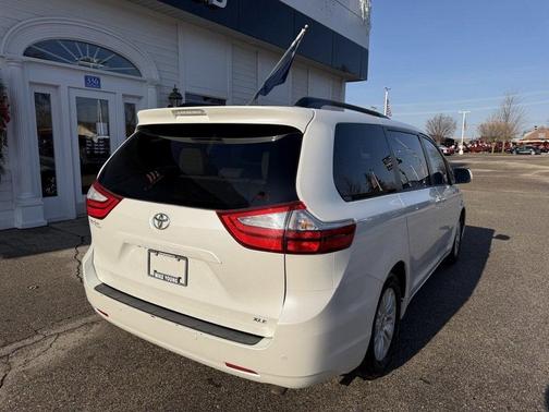 2016 Toyota Sienna XLE