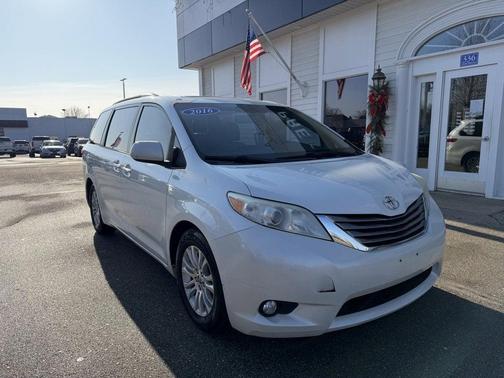 2016 Toyota Sienna XLE
