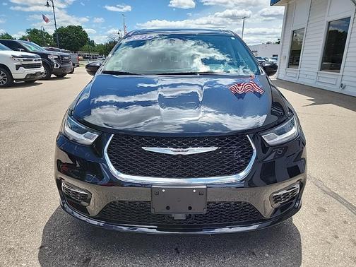 2023 Chrysler Pacifica Touring-L
