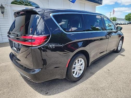 2023 Chrysler Pacifica Touring-L