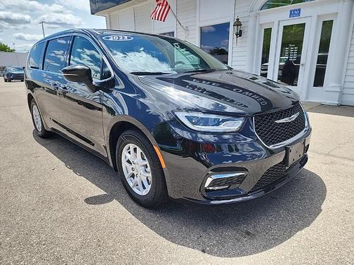 2023 Chrysler Pacifica Touring-L