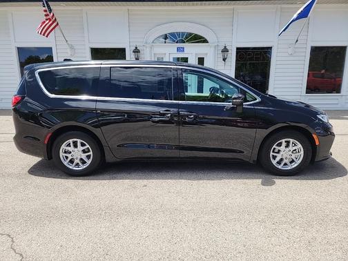 2023 Chrysler Pacifica Touring-L
